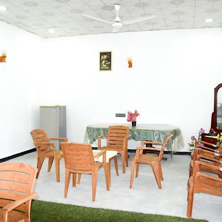 Tharaka Homestay Велигама Экстерьер фото
