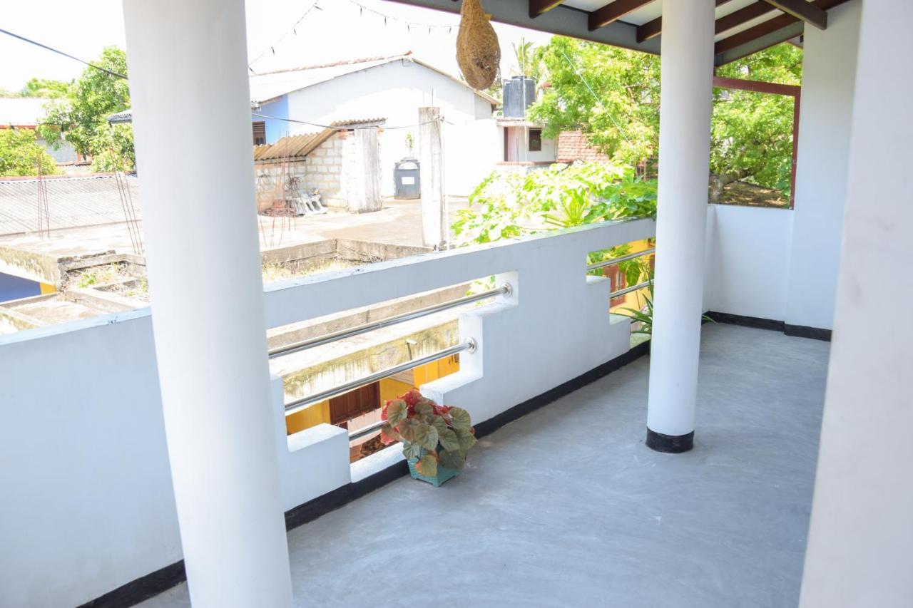 Tharaka Homestay Велигама Экстерьер фото