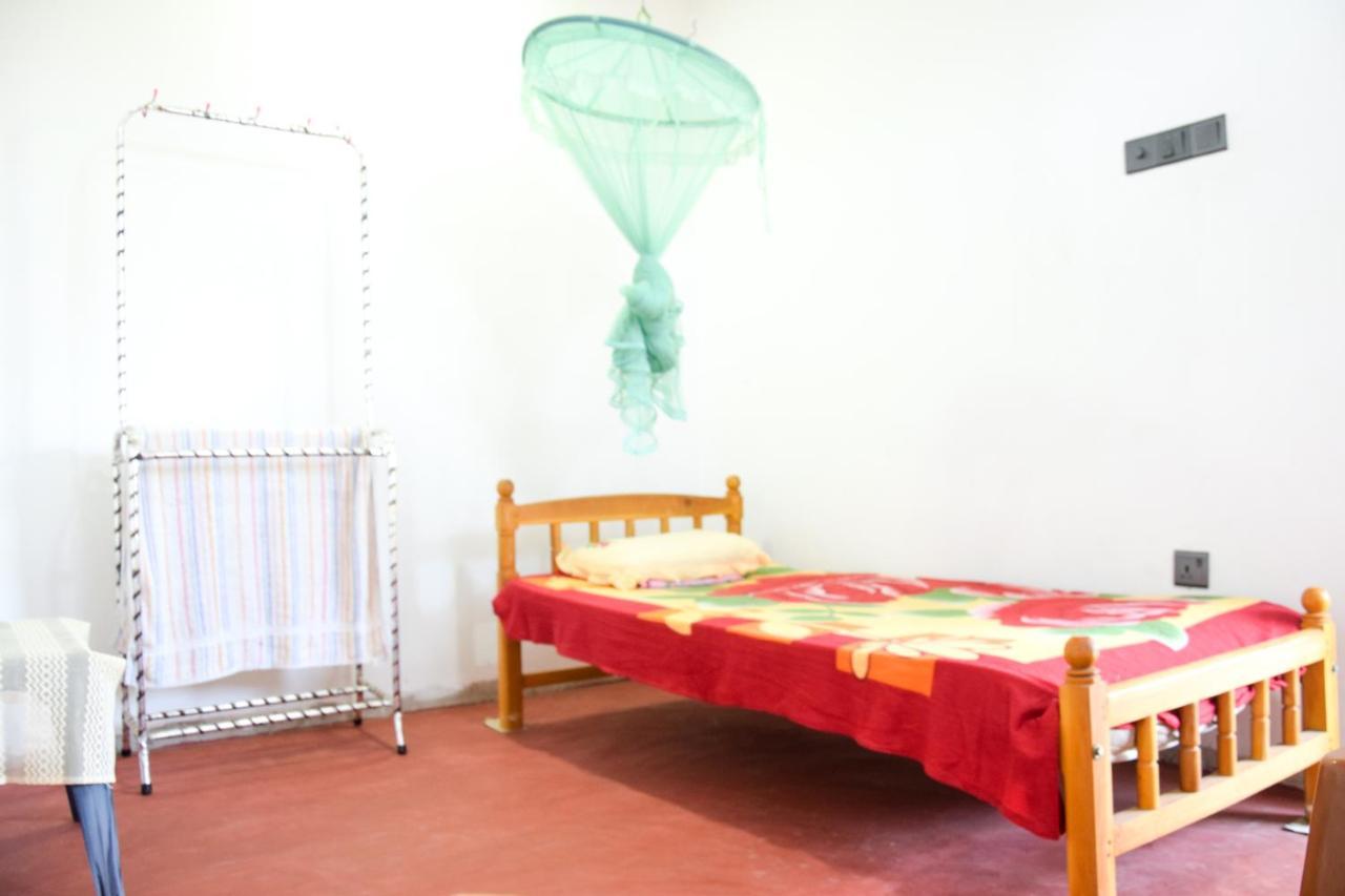 Tharaka Homestay Велигама Экстерьер фото
