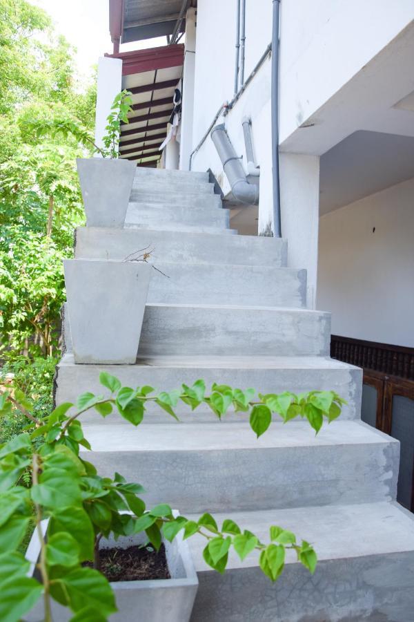 Tharaka Homestay Велигама Экстерьер фото