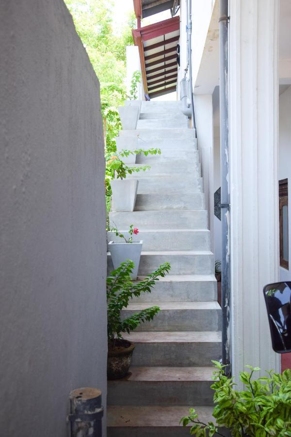 Tharaka Homestay Велигама Экстерьер фото
