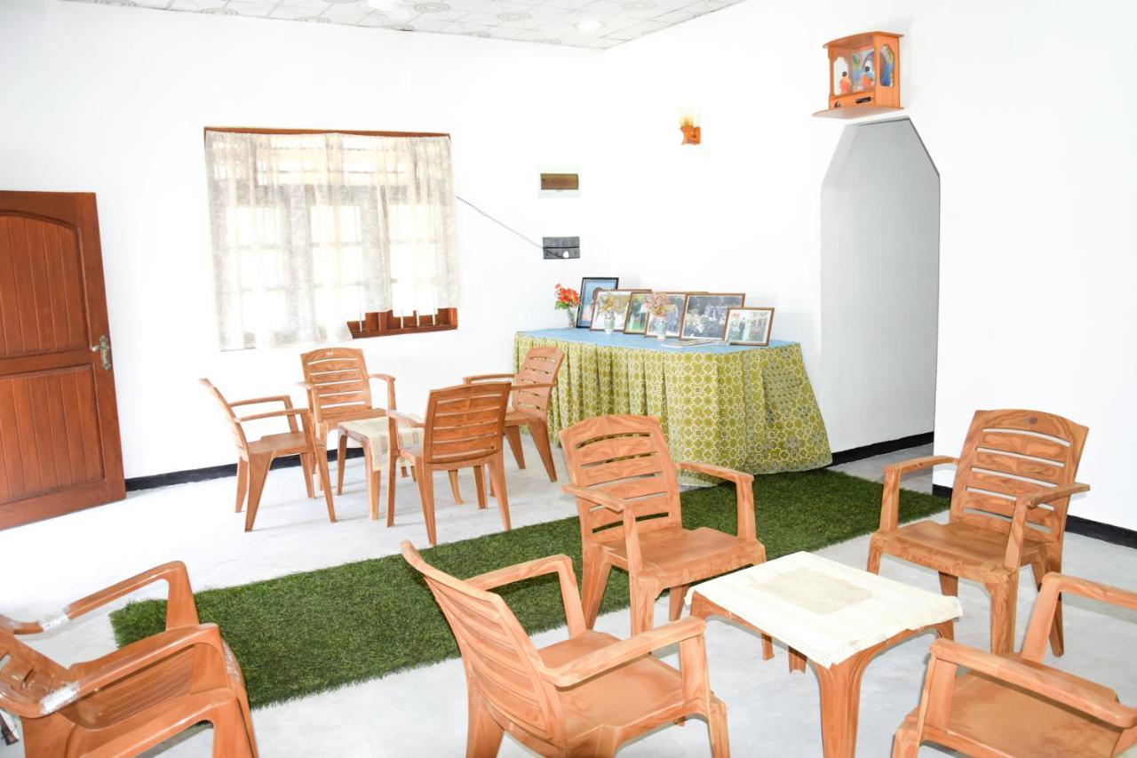 Tharaka Homestay Велигама Экстерьер фото