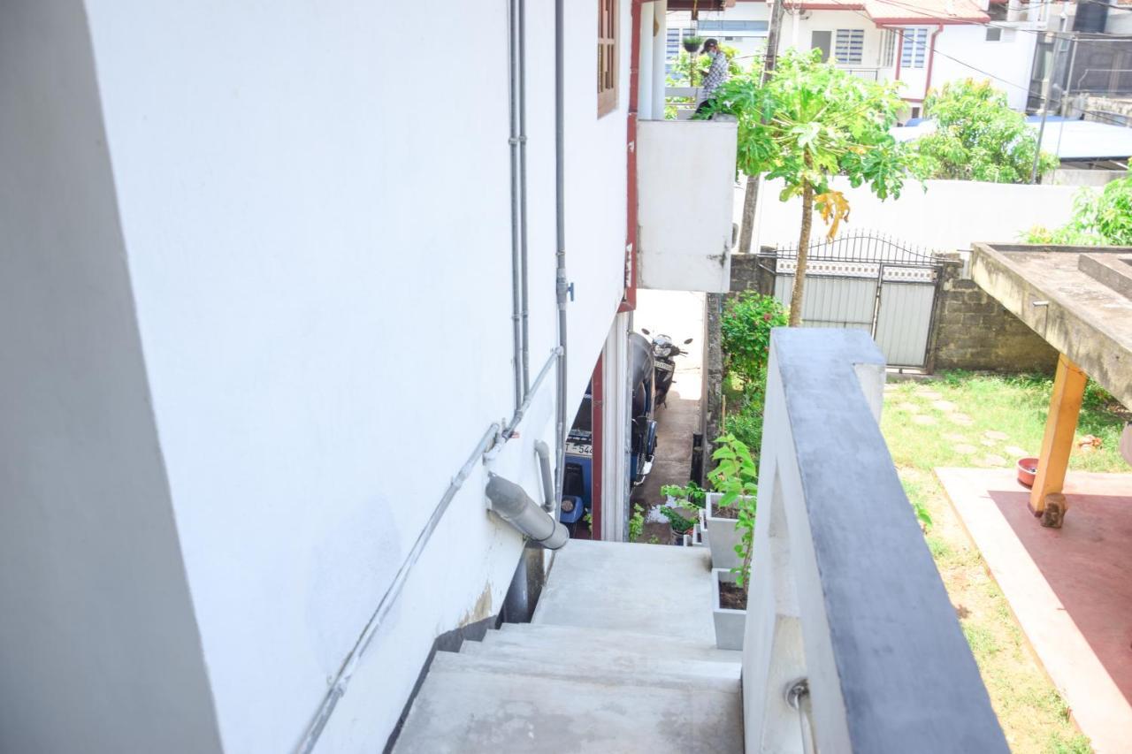 Tharaka Homestay Велигама Экстерьер фото